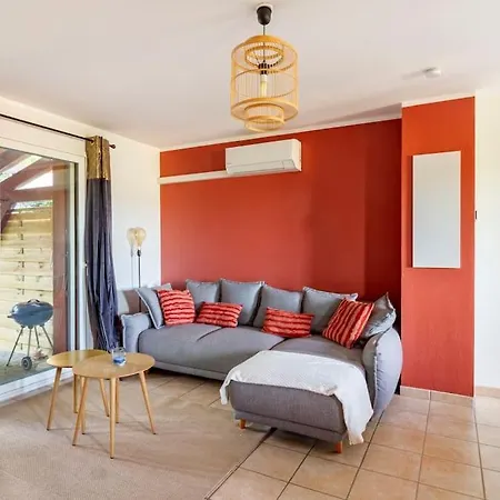 Apartment Sarlat, Apptmt T3 Clim Piscine Parking *