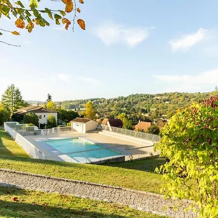 Apartment Sarlat, Apptmt T3 Clim Piscine Parking