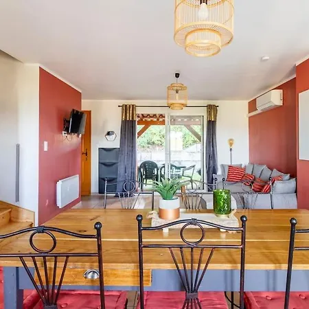 Apartment Sarlat, Apptmt T3 Clim Piscine Parking Sarlat-la-Caneda