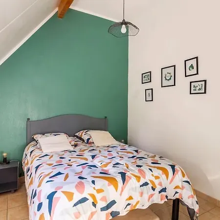 Sarlat, Apptmt T3 Clim Piscine Parking アパート サルラ・ラ・カネダ