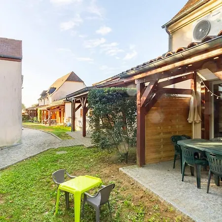 Apartment Sarlat, Apptmt T3 Clim Piscine Parking